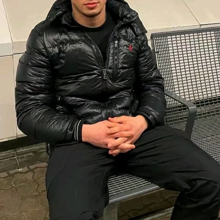  Puffer Jacket with Hood'